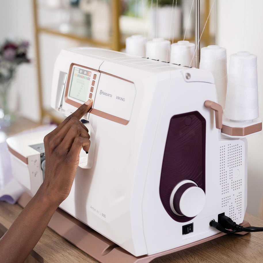 HUSQVARNA® VIKING® AMBER™ Air S | 600 Coverlock Machine