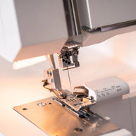 HUSQVARNA® VIKING® HUSKYLOCK™ S21 Overlock Machine